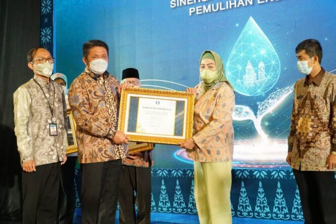 
Herman Deru: Pertumbuhan Ekonomi Selaras Dengan Kesejahteraan Masyarakat