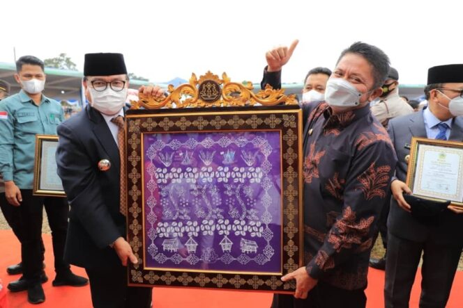 
					Majukan Pertanian Sumsel, Herman Deru Akan  Dianugrahi  Lencana Adi Bhakti Tani Nelayan Maha Utama