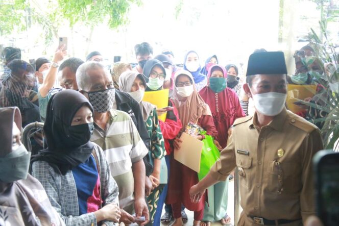 
Usai Apel Siaga Banjir Harnojoyo Pantau Pelayanan di Disdukcapil