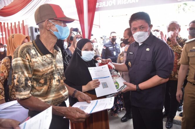 
Dongkrak Ekonomi Sumsel, Herman Deru Lepas Ekspor Komoditas Pertanian Senilai Rp244 Miliar