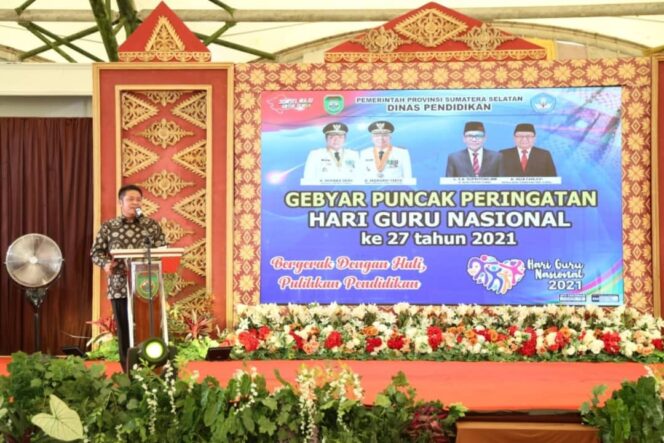 
					Hadiri Gebyar Puncak Peringatan HGN, Herman Deru Motivasi Para Guru Jangan Kendor Berinovasi