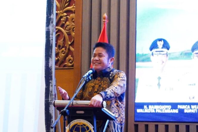 
					Herman Deru Serahkan 15.373 Sertifikat Program PTSL ke Warga Sumsel