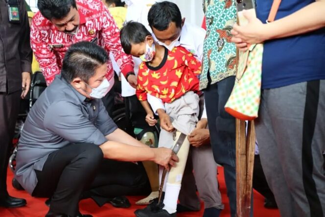 
Peduli Antar Sesama, Herman Deru Rangkul Seluruh Elemen Tingkatkan Solidaritas Antar Sesama