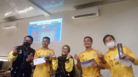 Sejumlah anggota Jurnalis FC foto bersama disela acara Workshop Wira Bersama Komunitas Wartawan di Daja Cafe, Kota Bandar Lampung, Provinsi Lampung, Sabtu (4/12/2021) malam.