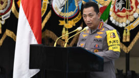 Kapolri Jendral Pol. Listyo Sigit Prabowo menyampaikan paparan dalam acara Rilis Akhir Tahun 2021 di Mabes Polri, Jakarta, Jumat (31/12/2021). Dalam rilis tersebut Kapolri menyampaikan kinerja Polri sepanjang 2021. ANTARA FOTO/Aditya Pradana Putra/foc.