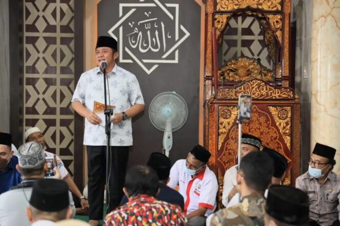 
Herman Deru Ajak Jemaah Masjid Al Hijrah Soak Simpur Jaga Toleransi Antar Umat Beragama