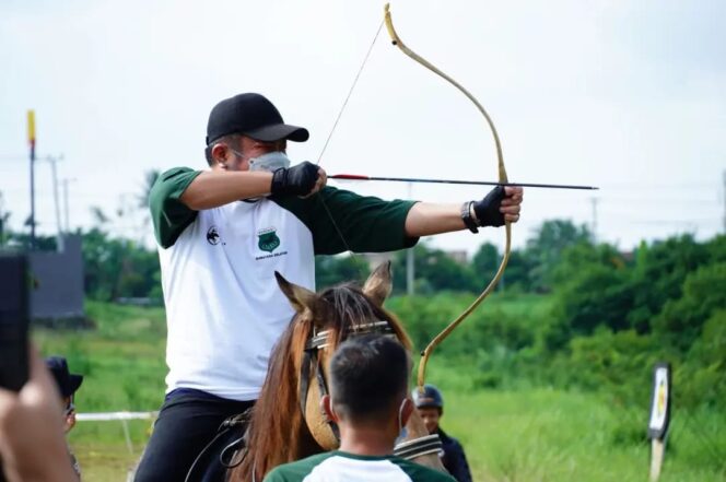 
					Herman Deru Dukung Penuh Kejurnas Horseback Archery Sumsel