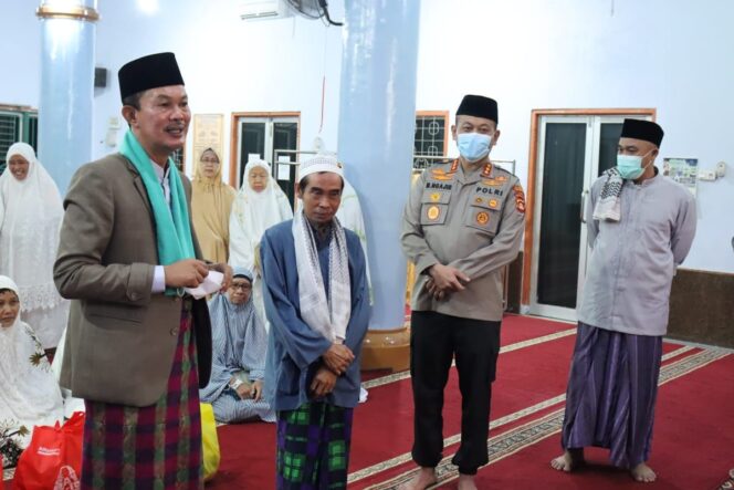 
Kapolrestabes Apresiasi Program Safari dan Sedekah Subuh Harnojoyo