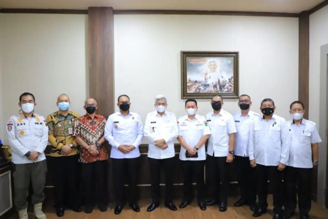 
Mantapkan Kesiapan Kunker Mahfud MD, Wagub Mawardi Terima Audiensi Tim Kemenko Polhukam RI