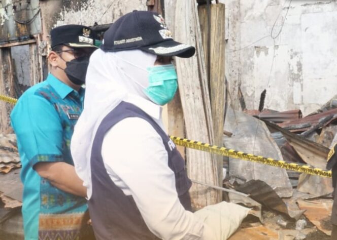
Sambangi Korban Kebakaran, Fitrianti Ingatkan Warga Jangan Lalai
