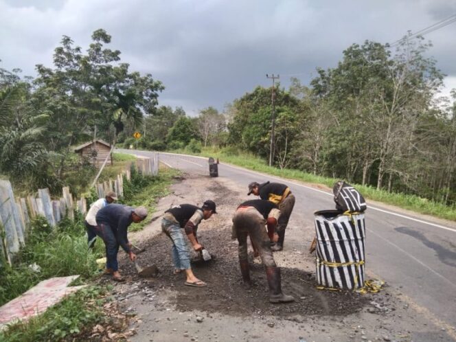 
Penanganan Jalan Longsor di Lahat Sudah Rampung