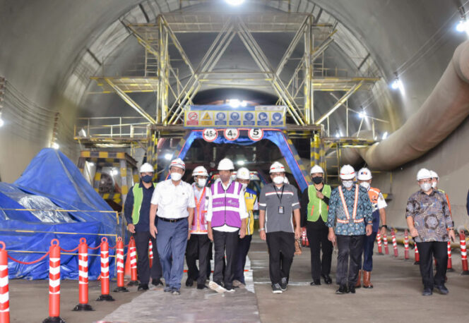 
Presiden: Pembangunan Kereta Cepat Jakarta Bandung Hampir 80 Persen