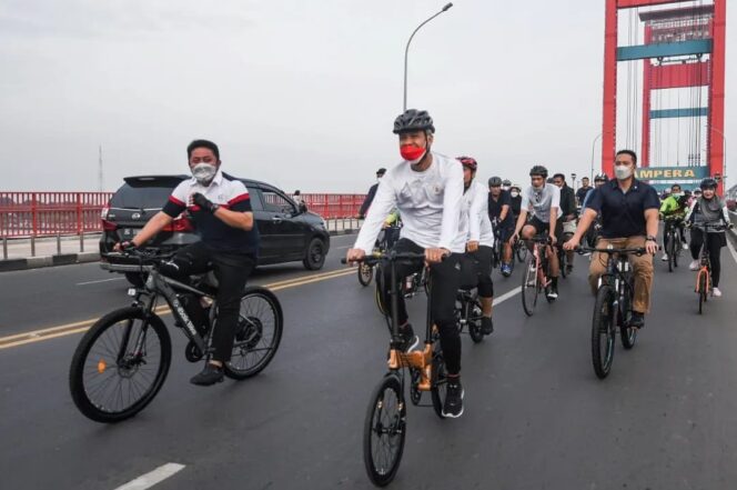 
Herman Deru Ajak Ganjar Pranowo   Gowes Bareng Keliling Kota Palembang
