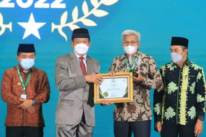 
Herman Deru Sukses Antar Pemprov Sumsel Raih Baznas Award 2022