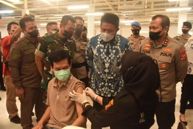 
Herman Deru Targetkan 50 Ribu Sasaran Pada Vaksinasi Serentak di 129 Titik di Sumsel