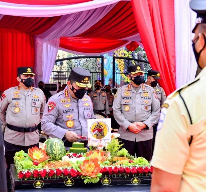 
					Profesi Satpam Mulia, Kapolri Anggap Sangat Penting Membantu Tugas Kepolisian