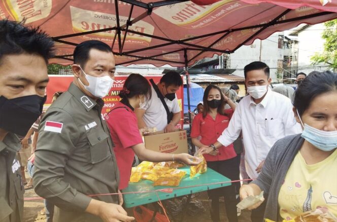 
Ratu Dewa Pantau Operasi Pasar Minyak Goreng di 24 Ilir