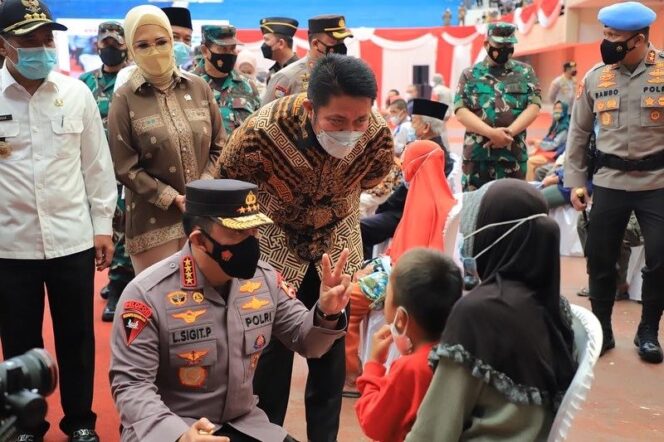 
Herman Deru Dampingi Kapolri Tingkatkan Imun Masyarakat Sumsel Antisipasi Omicron