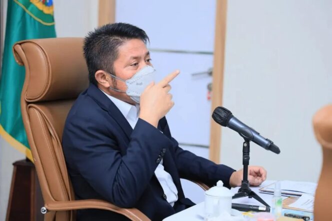 
Instruksikan Percepat Vaksinasi Dosis 2, Herman Deru Keluarkan Surat Edaran ke Bupati/Wali Kota Se-Sumsel