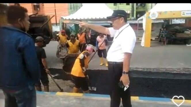 
Tepian Jalan Kawasan Sekanak Lambidaro Diaspal