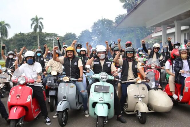 
Promosikan Wisata, Herman Deru Gandeng Komunitas Vespa