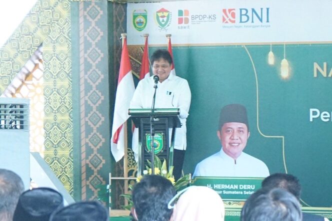 
Airlangga Hartato Puji Komitmen Herman Deru Sejahterakan Petani Sawit Sumsel