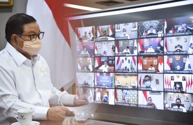 
Pemerintah Siapkan Bantuan Tunai Bagi 2,76 Juta PKL dan Nelayan