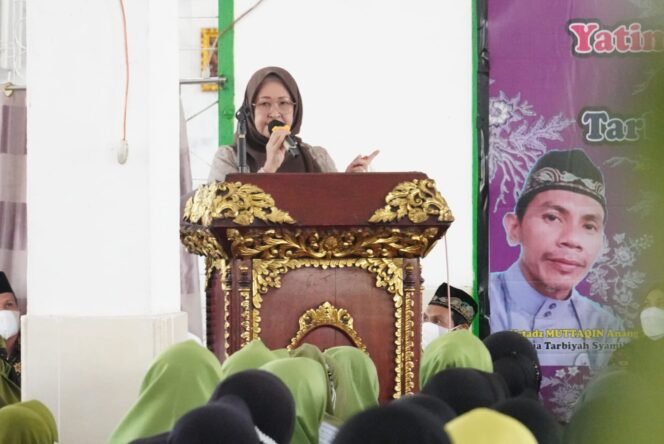 
Jalin Silaturahmi, Fauziah Mawardi Hadiri Pengajian Akbar Tarbiyah Syamilah Ogan Ilir
