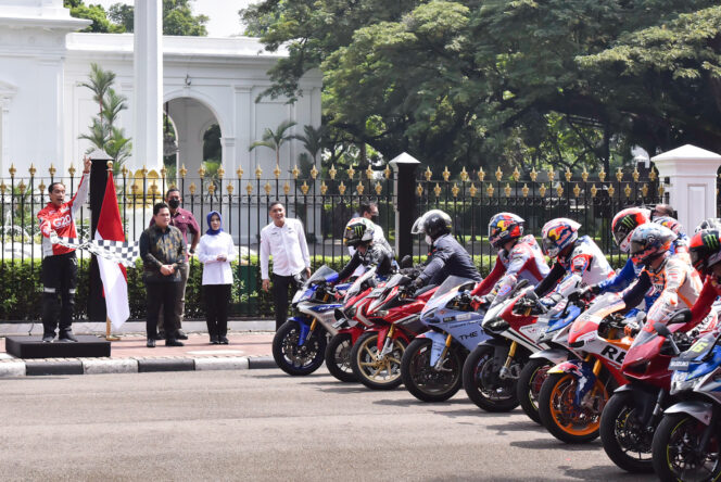 
Presiden Jokowi Terima Pembalap MotoGP di Istana Merdeka