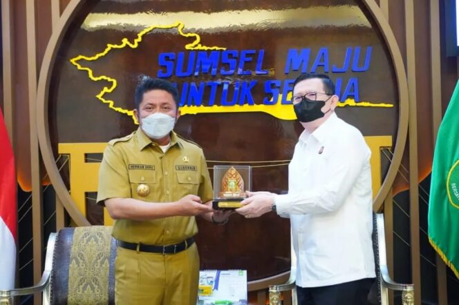 
Kajati M Rum Pamit Pindah Tugas, Herman Deru Mengaku Kehilangan Sahabat Dekat