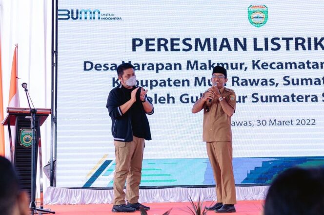 
Herman Deru Jawab Keinginan Warga Desa Harapan Makmur Setelah 30 Tahun Belum Tersentuh Listrik
