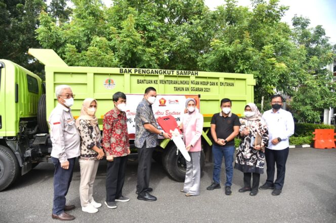 
Pemkot Palembang Dapat 2 Unit Dump Truk dari KLH