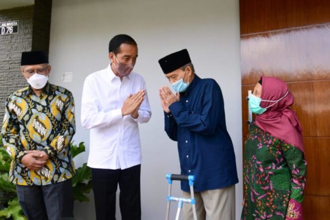 
Presiden Jokowi Jenguk Buya Syafii di Sleman