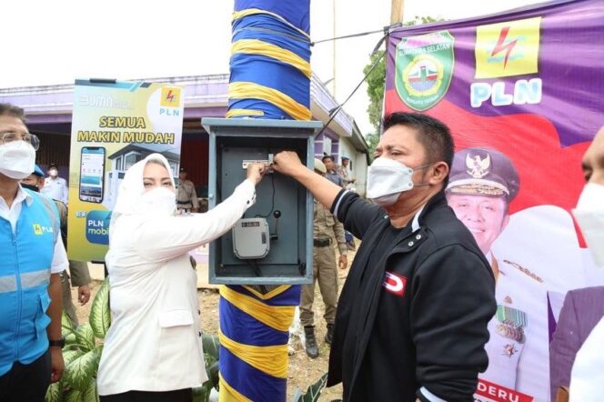 
					Herman Deru Jawab Keinginan Warga Desa Harapan Makmur Setelah 30 Tahun Belum Tersentuh Listrik 