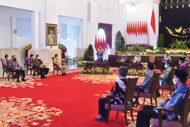 
Presiden Jokowi Instruksikan PPATK Lakukan Terobosan Digital
