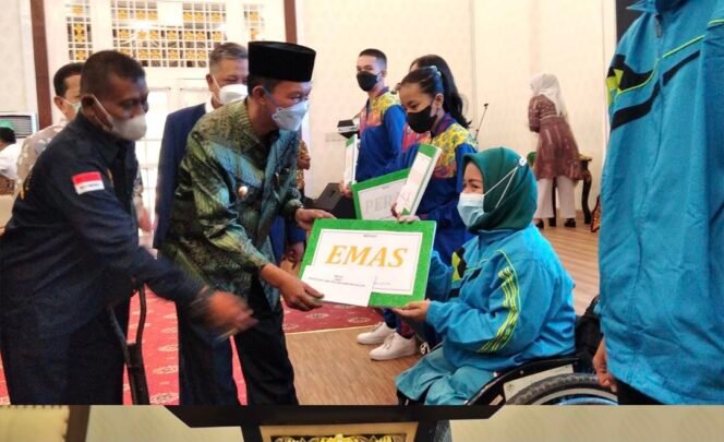 
Wali Kota Palembang Serahkan Bonus untuk 731 Atlet Berprestasi
