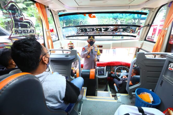 
Kapolri Lepas Mudik Gratis : Permudah Masyarakat dan Kurangi Beban Jalan