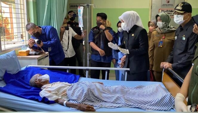 
Wawako Jenguk Kakek Mustofa di RSUD Palembang BARI