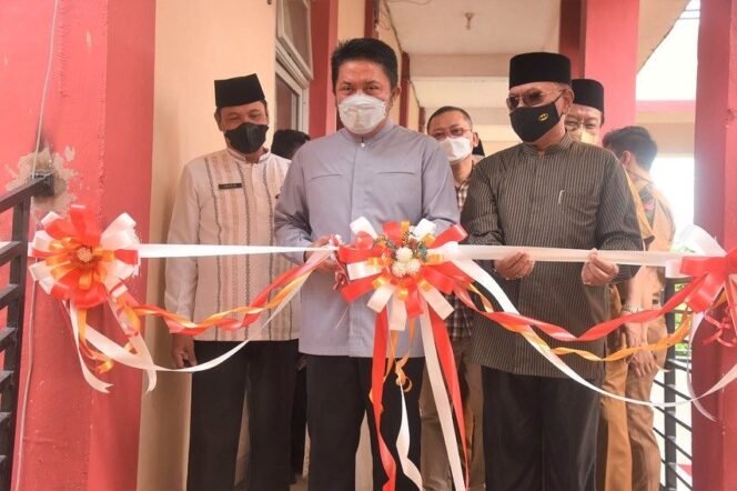 
Herman Deru: Pentingnya Keseimbangkan Antara Pengetahuan Umum dan Ilmu Agama Bagi Milenial