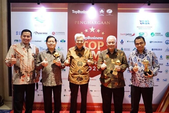 
Untuk Ketiga Kalinya Gubernur Herman Deru Terpilih Sebagai Top Pembina BUMD 2022