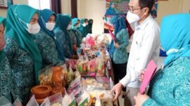 Foto 2: Dewan Juri sedang melakukan penilaian didampingi Perwakilan PT MBJ, Anton Wasito. (Dok. Ist) 