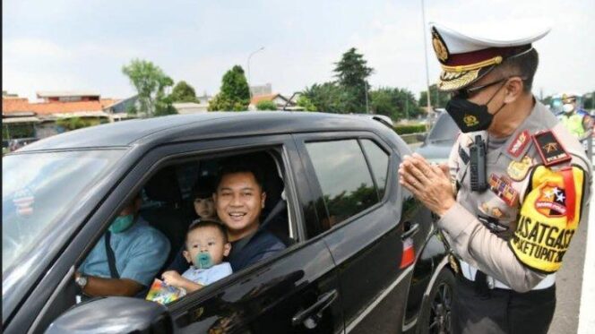 
Arus Balik Lancar, Pemudik Apresiasi Korlantas: Terima Kasih, Sukses Komandan!