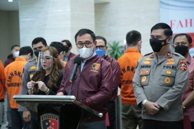 
Bareskrim Jemput Ferrari Senilai Rp 4-5 Miliar Milik Indra Kenz