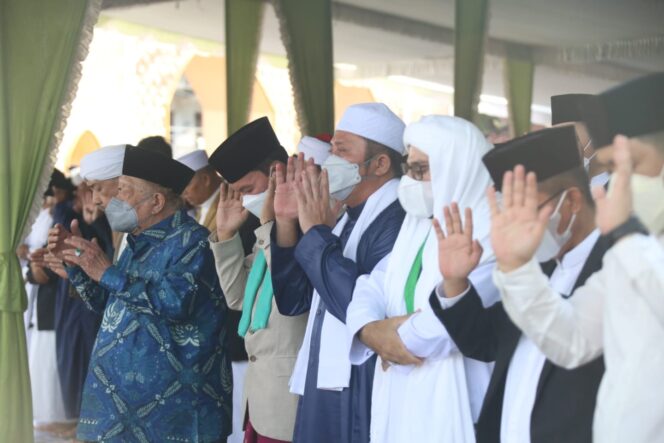 
Herman Deru Ajak Warga Bersyukur Bisa Shalat Ied dengan Kelonggaran