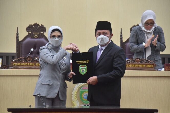 
Raperda Tentang Jasa Konstruksi Inisiasi Herman Deru Disetujui Dewan