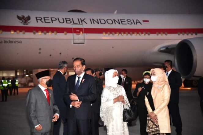 
Presiden Jokowi dan Ibu Iriana Tiba di Indonesia