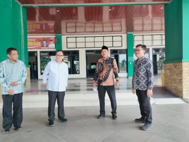 
Staf Ahli Menag Tinjau Kesiapan Embarkasi Palembang Sambut Musim Haji 1443 H