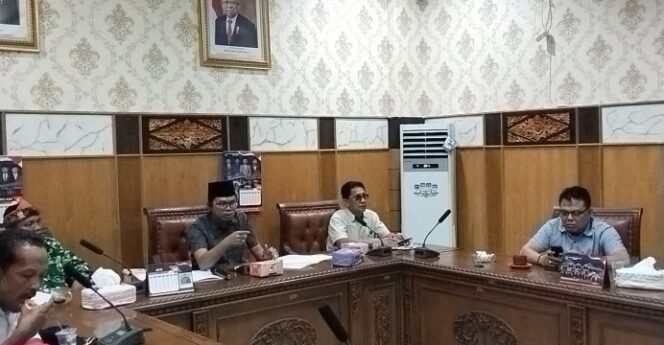 
					DPRD OKU: Kami Tak Akan Pulang Sebelum Ada Kepastian Kapan Ditunjuk PJ Bupati OKU