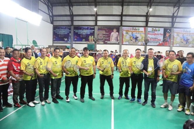 
Herman Deru Apresiasi Kapolda Sosialisasikan Fornas Lewat Kejuaraan Badminton Bhayangkara Cup