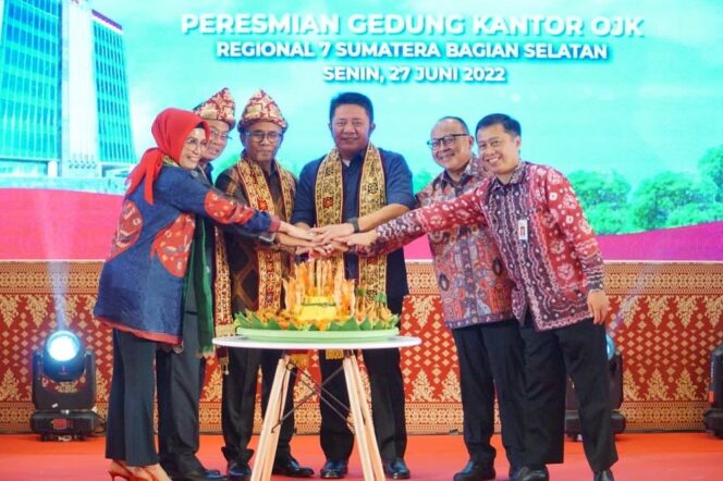 
Herman Deru Bangga Gedung OJK Bernuansa Kearifan Lokal